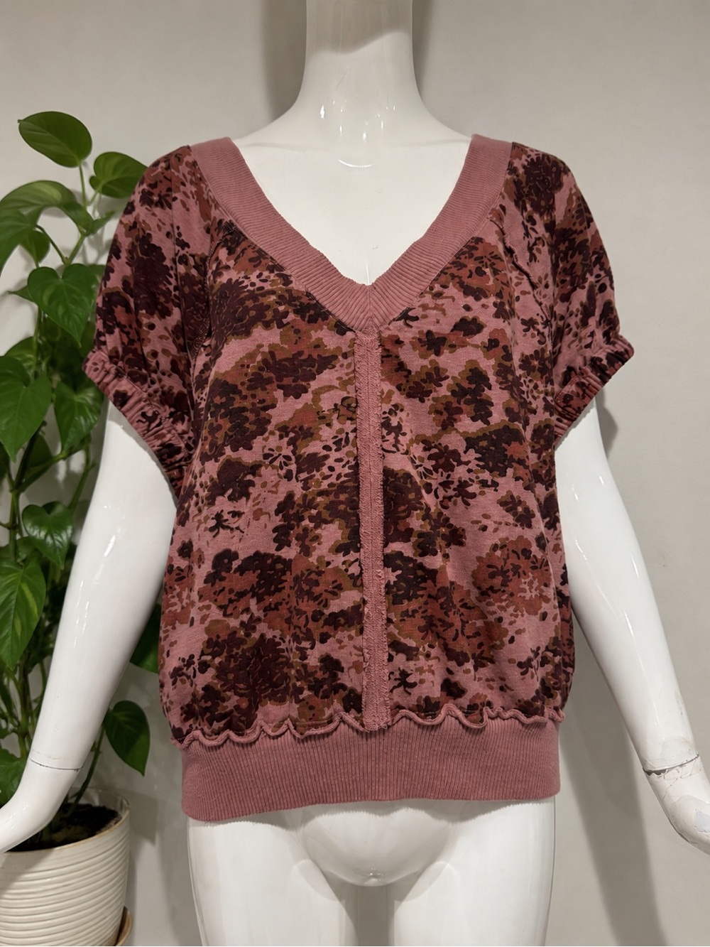 Pilcro Anthropologie Floral V-Neck Sweatshirt Top | Size L | Retail $108